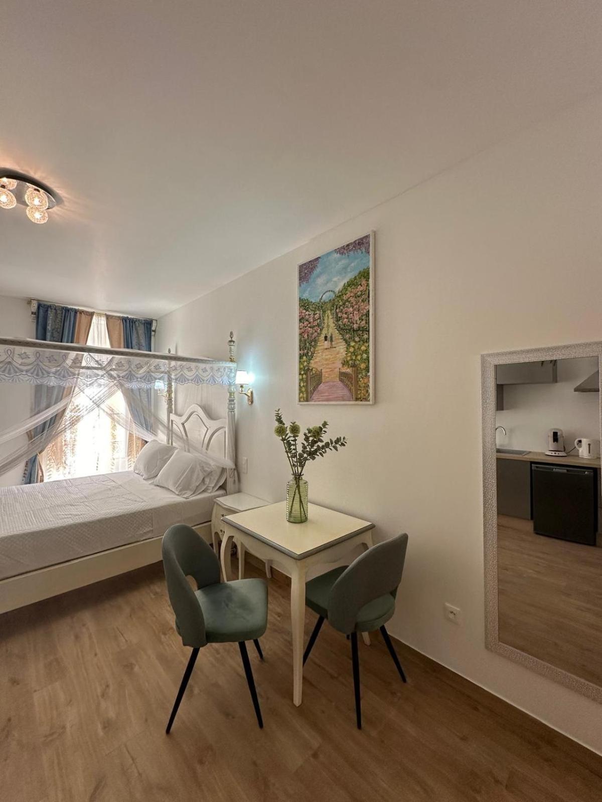 Studio A Baldaquin Du Cloitre Narbonne Eksteriør bilde